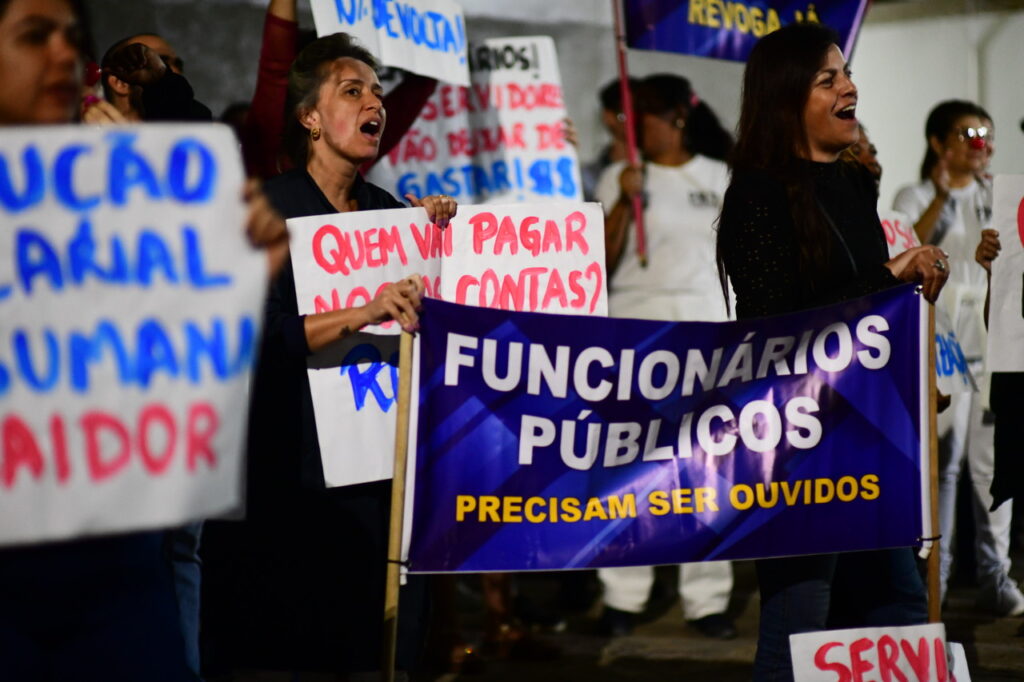 2f0eba65-b302-4f73-a7ca-b4fa9643c7aa-1024x682 TRUCULÊNCIA NA PREFEITURA: GCM ARMADA EM MANIFESTAÇÃO PACÍFICA DE SERVIDORES INDIGNA TAUBATÉ