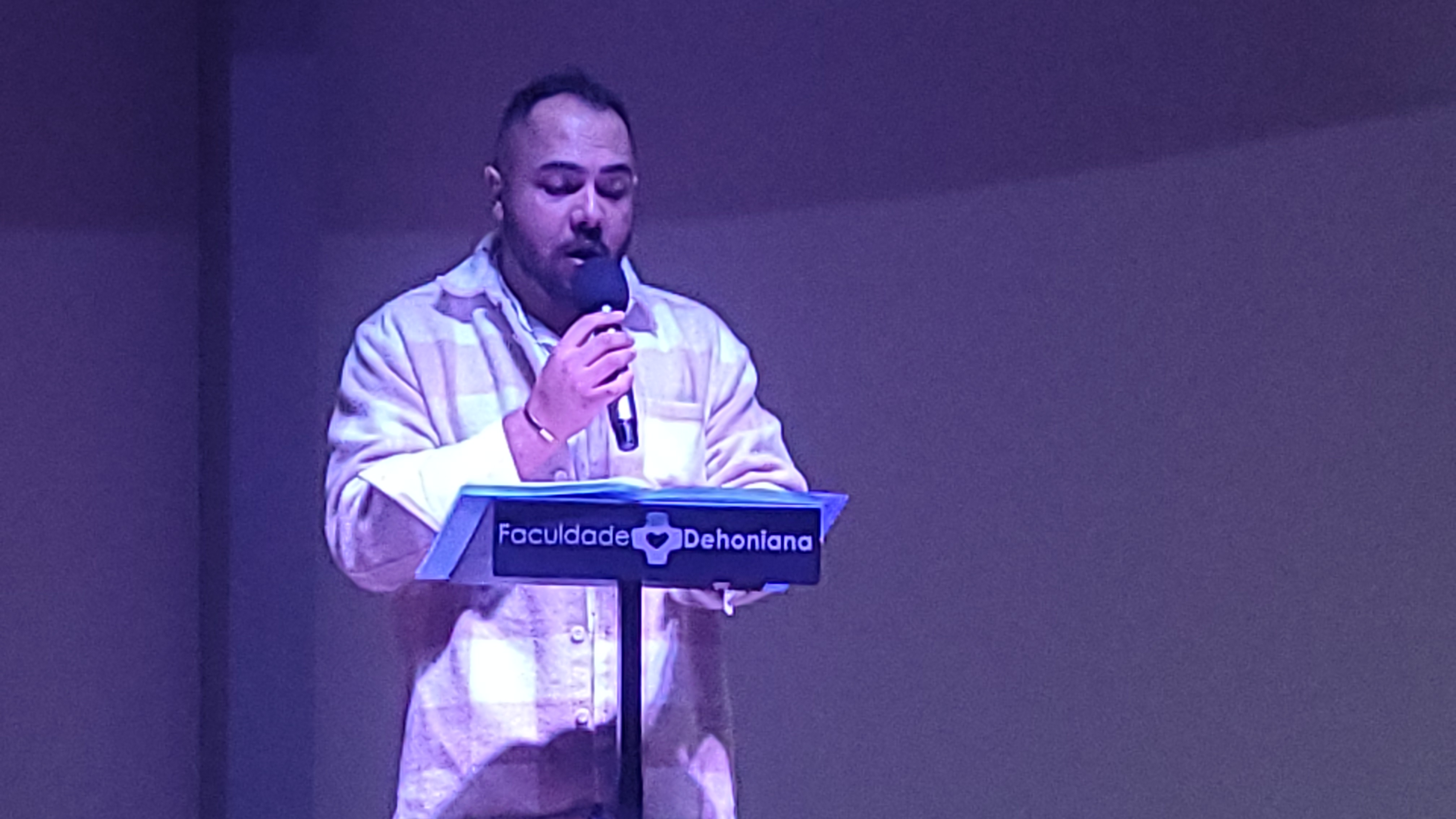 20250617_193700 🎶 Emoção e talento marcaram o Recital "Mosaico Cantante" no auditório da Faculdade Dehoniana