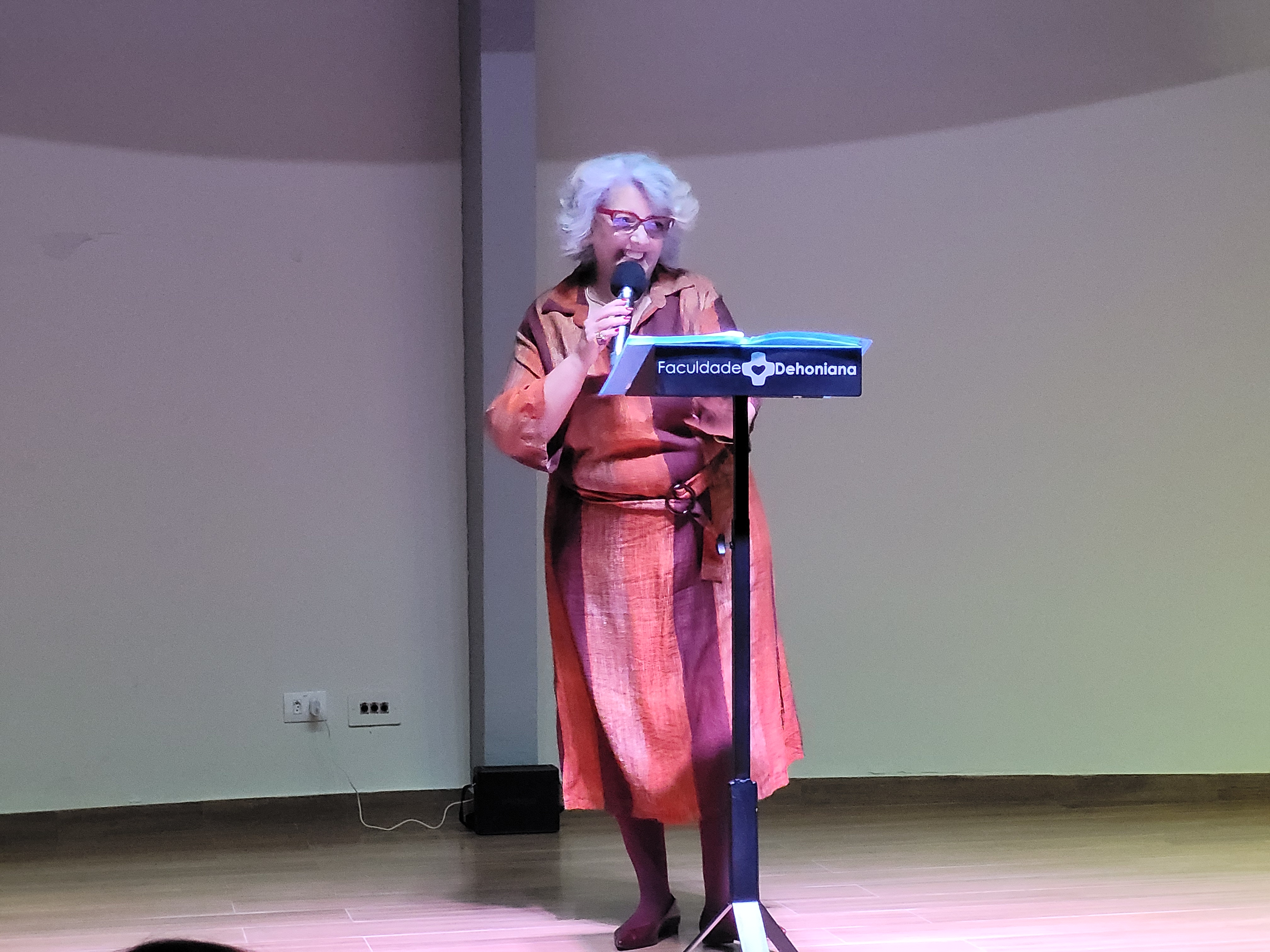 20250617_195428-5 🎶 Emoção e talento marcaram o Recital "Mosaico Cantante" no auditório da Faculdade Dehoniana