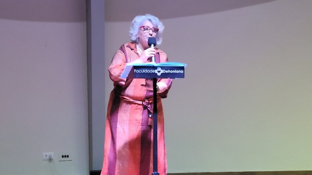 20250617_195438-5-1024x576 🎶 Emoção e talento marcaram o Recital "Mosaico Cantante" no auditório da Faculdade Dehoniana